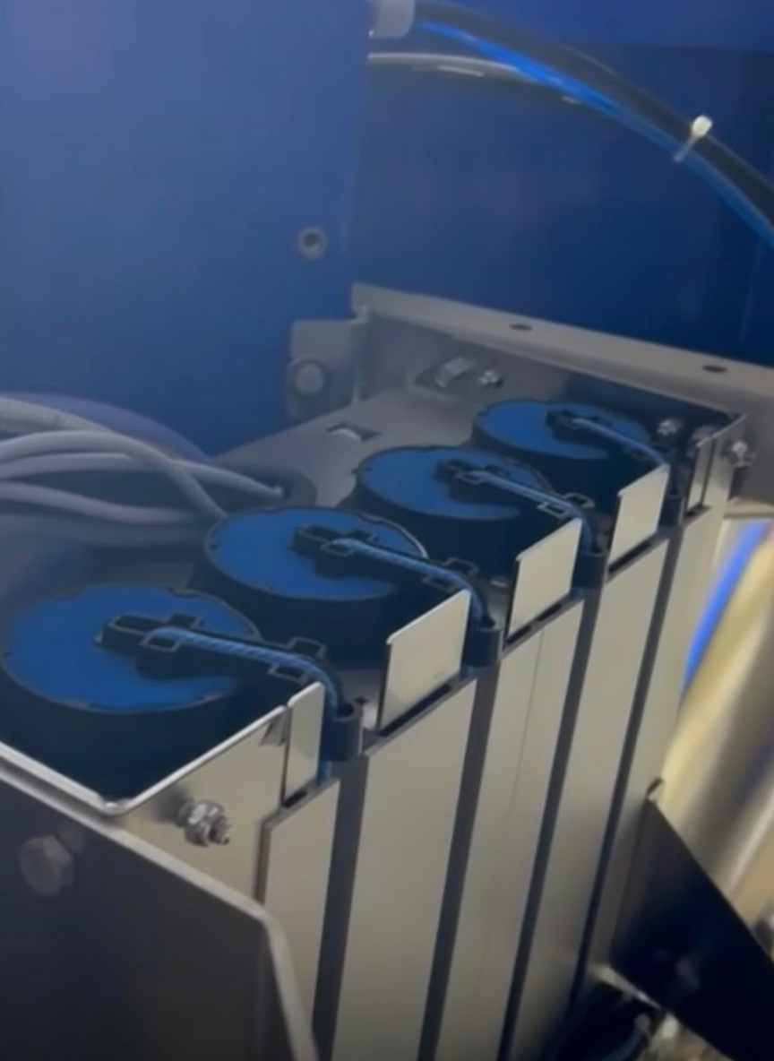 Enhanced Telescopic Cleaning Tool - Image 1